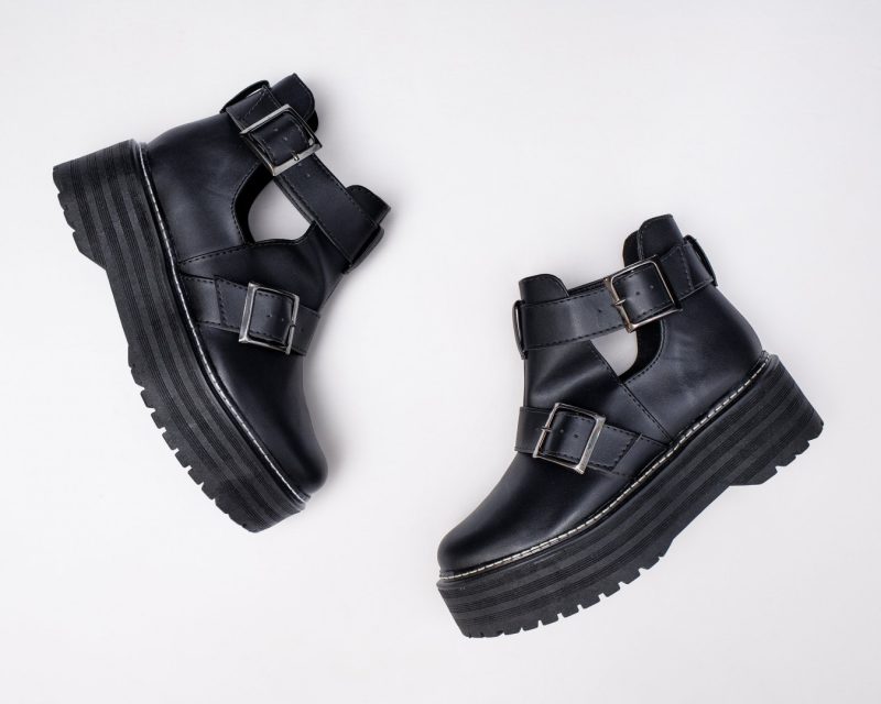 coturno feminino fivela